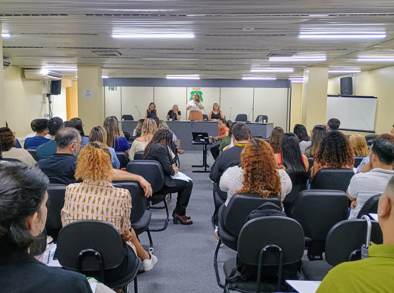 sala do auditório durante a abertura da capacitação